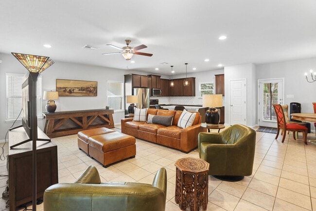 Building Photo - 3 Bedroom/2.5 Bath Carlson Park Subdivision