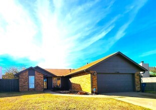 Building Photo - 1709 Cimarron Trail