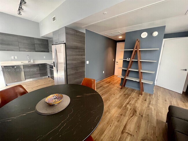 Foto del edificio - 151 SE 1st St