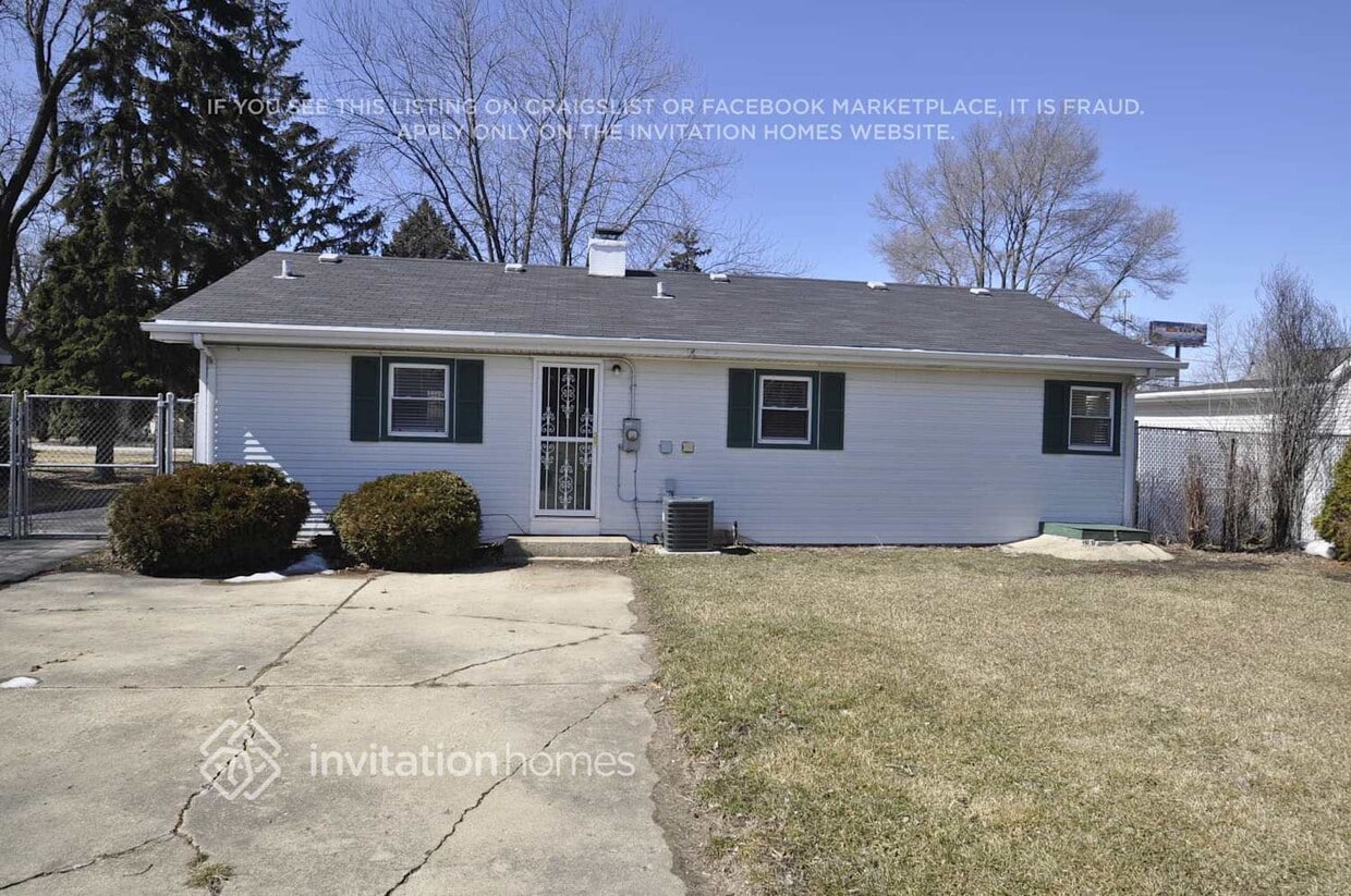 Building Photo - 1227 Lawler Ave