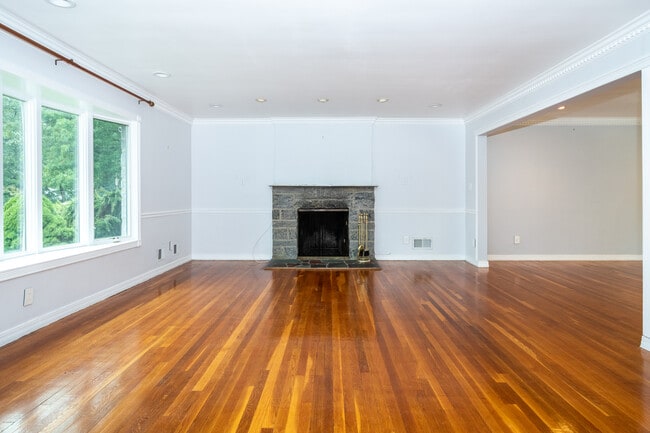 Building Photo - 14 Dimsdale Dr