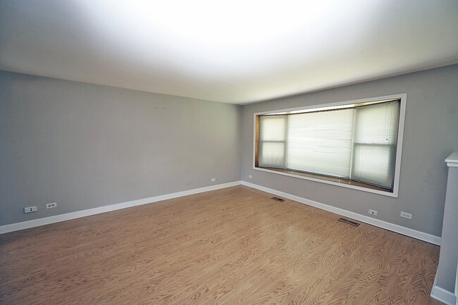Building Photo - 122 Lela Ln