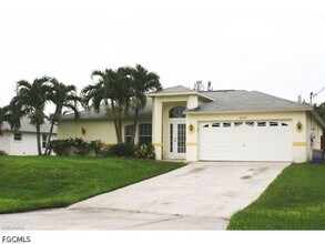 Building Photo - 2114 SW 39th St
