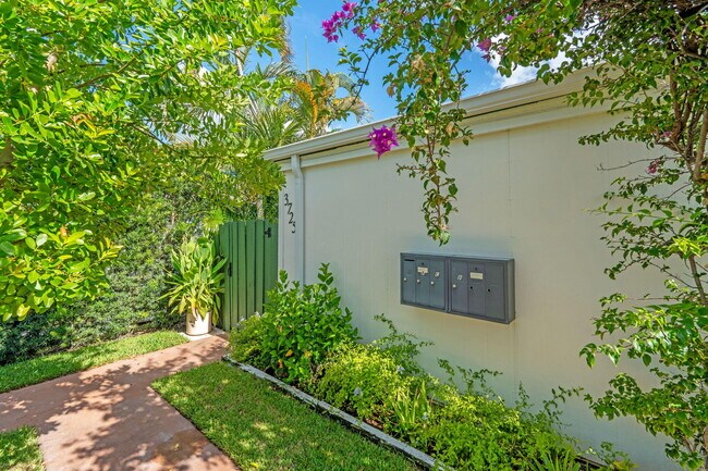 Foto del edificio - 3725 S Olive Ave
