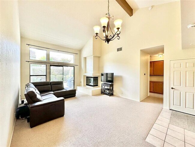 Building Photo - 15664 Via Calanova, San Diego