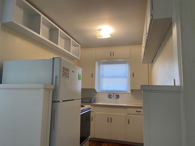 Building Photo - Affordable 1 Bedroom w/ Direct River Trail...
