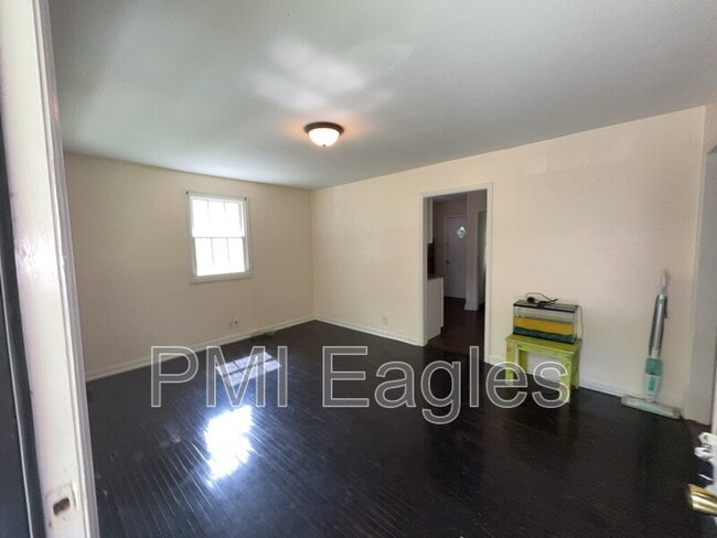 Building Photo - 1424 Daniel St