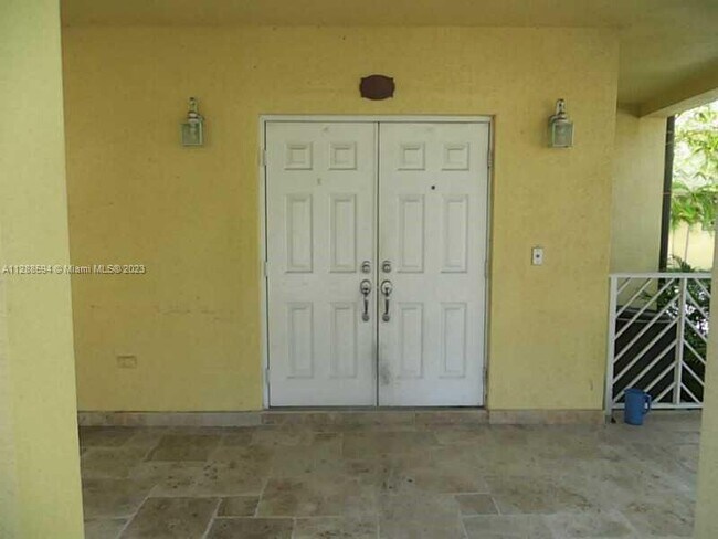 Building Photo - 930 SW 10th St