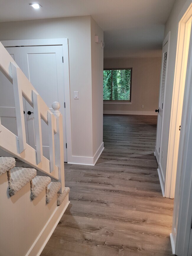 Building Photo - 24 Cobblestone Creek