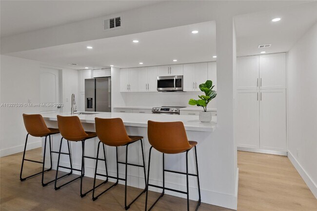 Building Photo - 955 Egret Cir