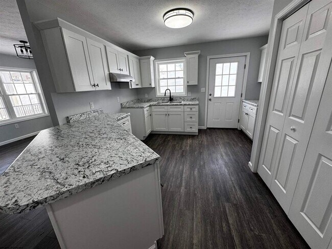 Foto del edificio - 156 Montgomery Rd