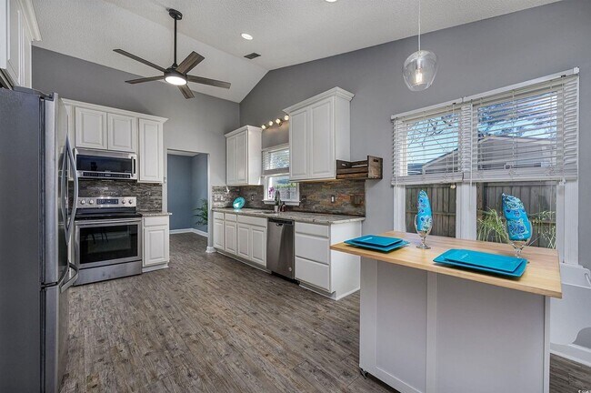 Foto del edificio - 9717 Ashley Ln