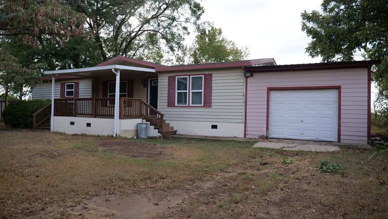 Primary Photo - Spacious Rural Retreat
