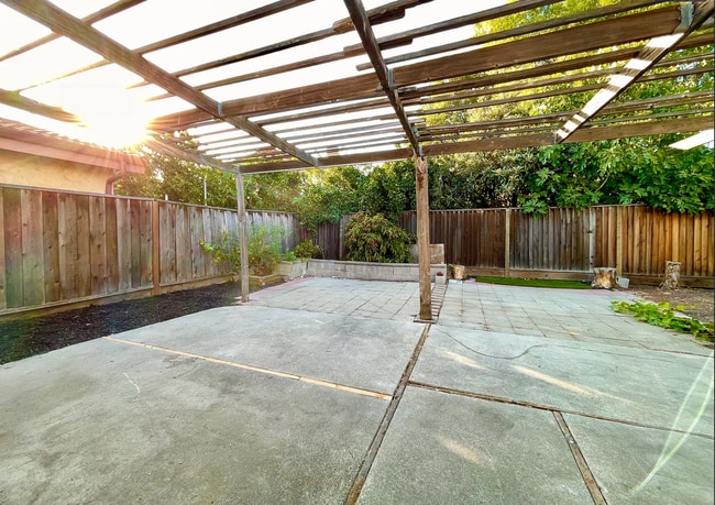 Building Photo - 2365 Fallingtree Dr