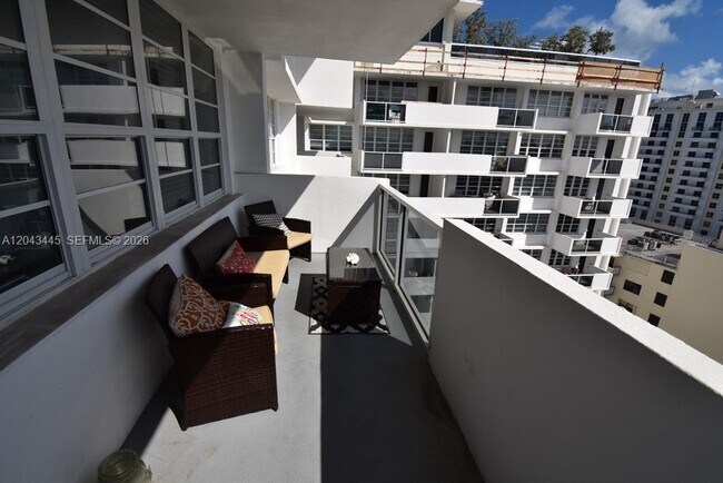 Foto del edificio - 100 Lincoln Rd