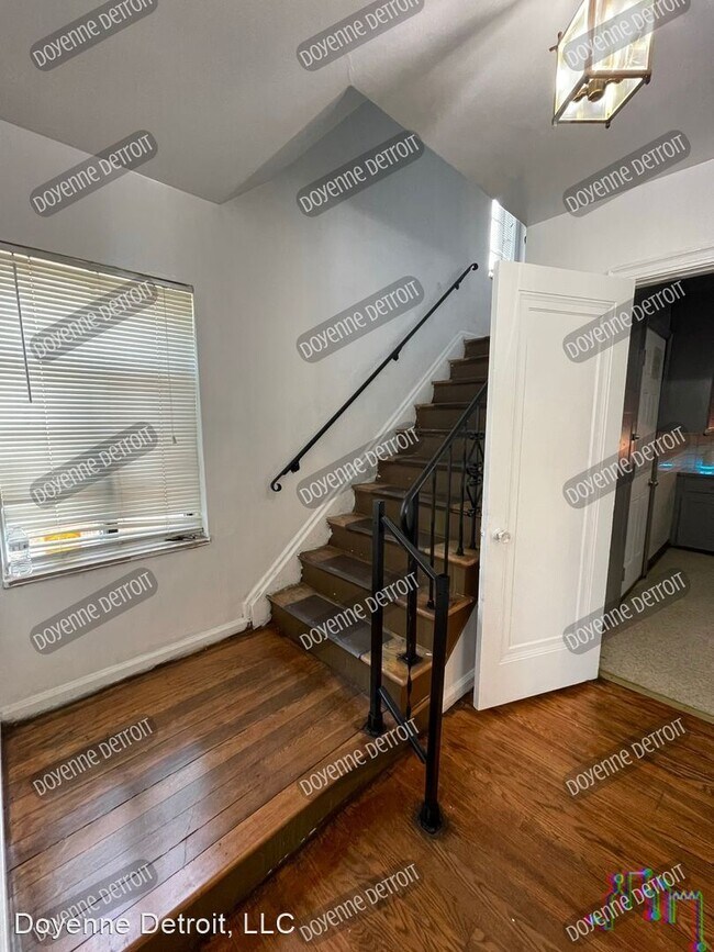 Building Photo - 3 br, 1.5 bath House - 8028 Middlepoint