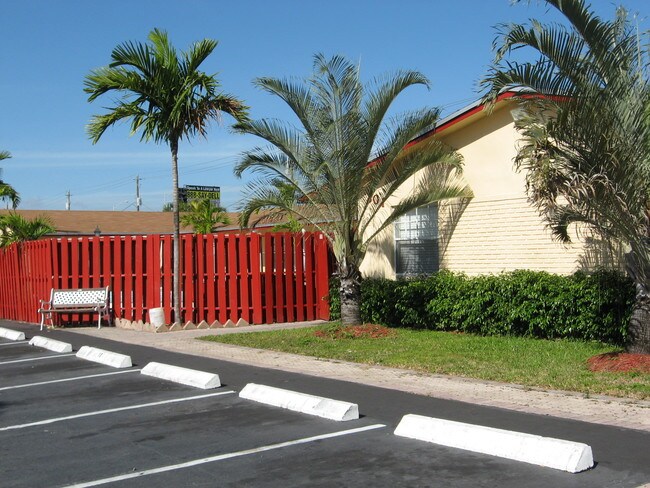 Building Photo - 301 NW 35th Ct
