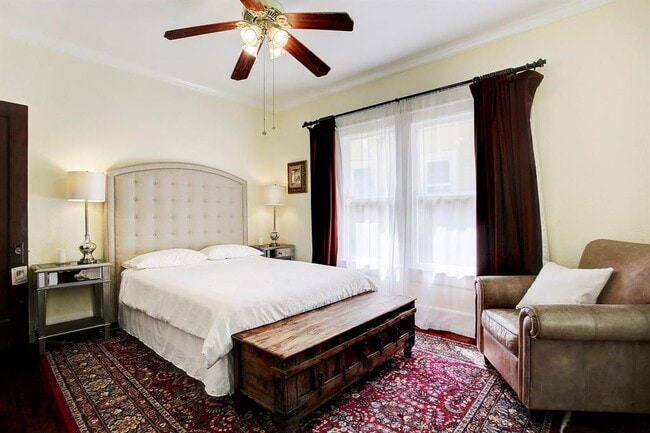 Master bdrm furnished - 1625 Harvard St