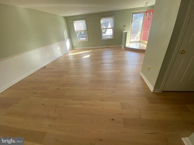 Building Photo - 527 Pickering Station Dr