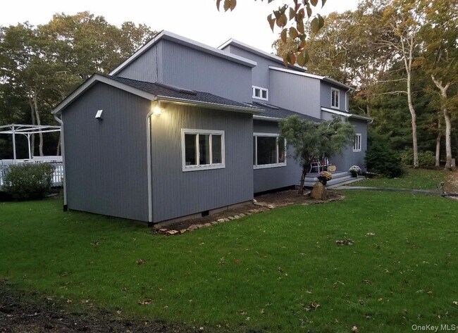 Building Photo - 10 Skyes Neck Ct