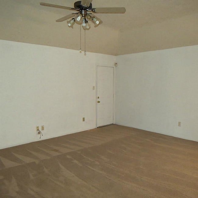 Building Photo - 15630 Rose Ridge Ct