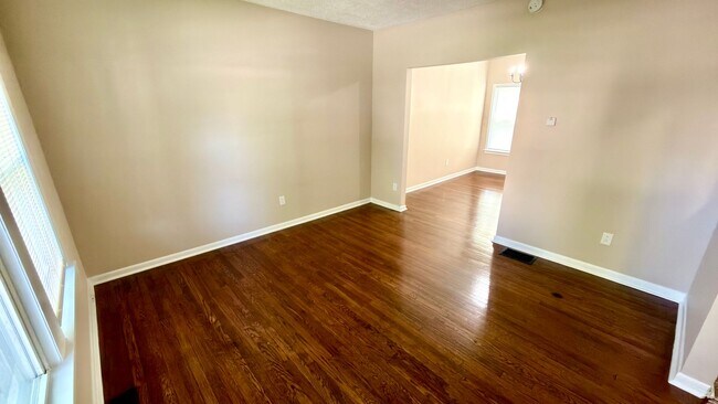 Foto del edificio - 451 Averill Ave