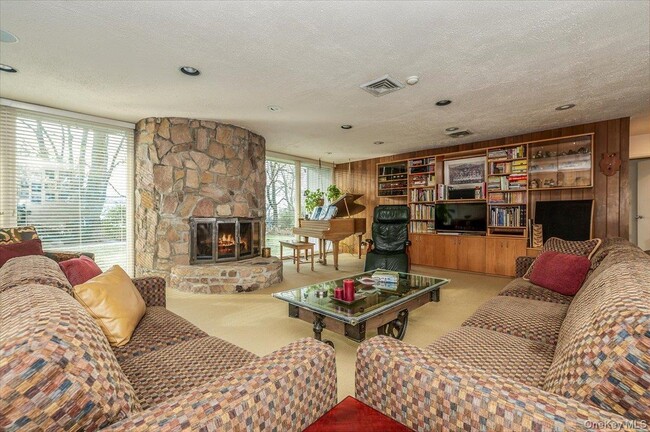 Building Photo - 20 Whitman Rd