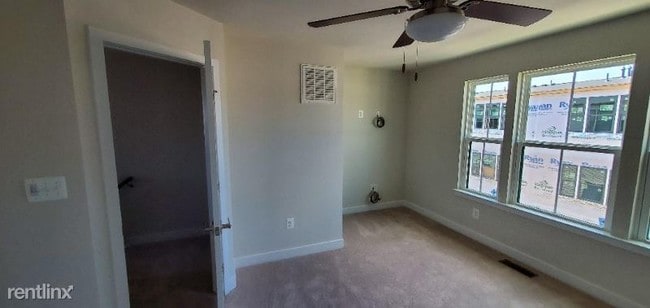 Building Photo - 1 br, 1 bath Townhome - 2801 Lewis Avenue