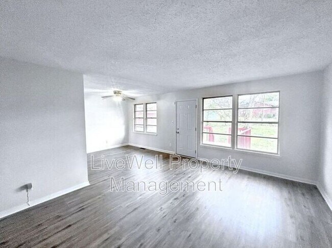 Foto del edificio - 1205 Woodward Rd