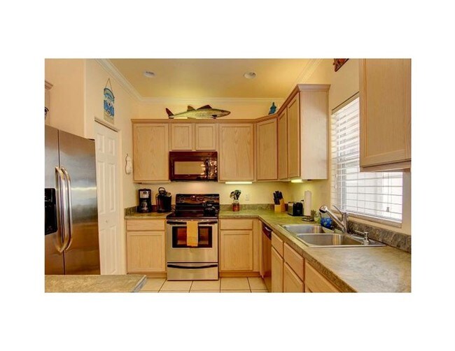 Building Photo - 14869 Granada Dr