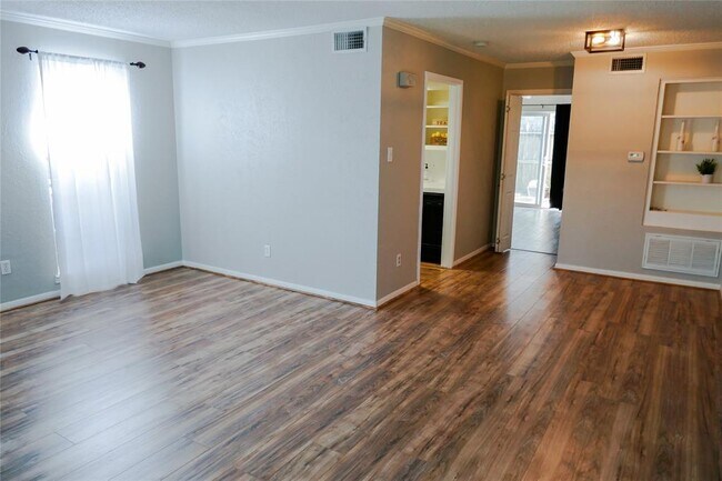 Building Photo - 6410 Del Monte Dr