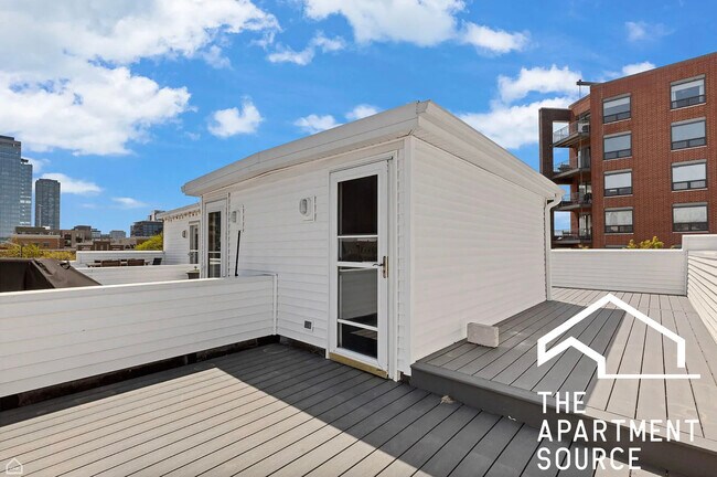 Building Photo - 855 W Erie St