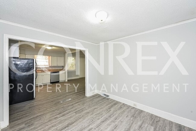 Building Photo - Gorgeous Brick Home in Established Neighbo...