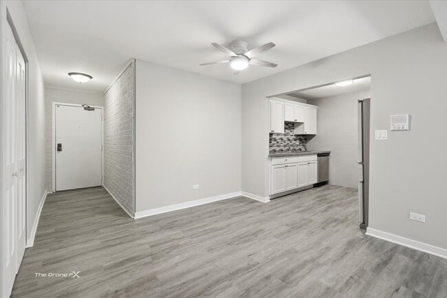 Foto del edificio - 144 E Bailey Rd