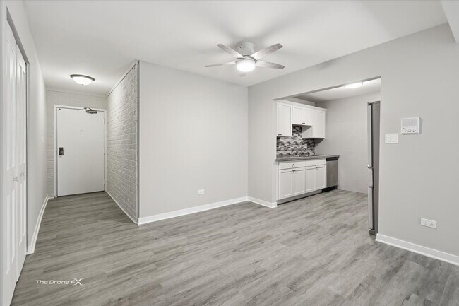 Building Photo - 144 E Bailey Rd