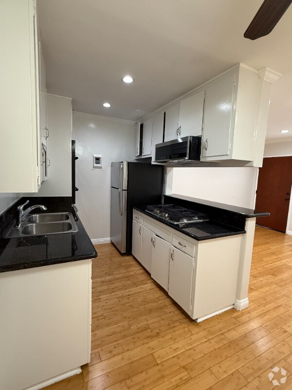 Building Photo - 4415 Inglewood Blvd