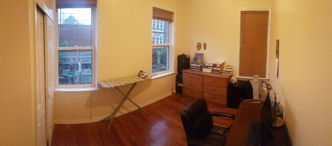 Foto del edificio - Gorgeous 2nd Floor 2BR/1BA Queen Village A...