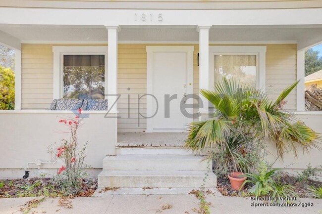 Building Photo - 1815 San Andres St