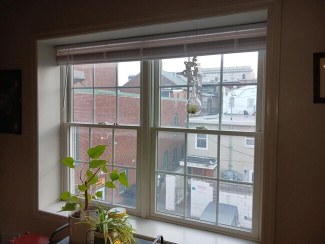 Building Photo - 18 Carlisle St