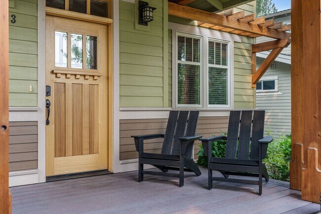 Building Photo - Grand Northwest Crossing Home, Walk to Com...