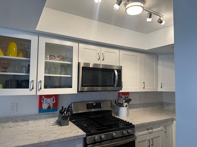 Building Photo - 35200 Cathedral Canyon Dr