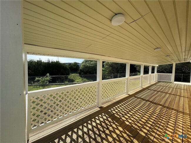 Building Photo - 1375 Canyon Trce