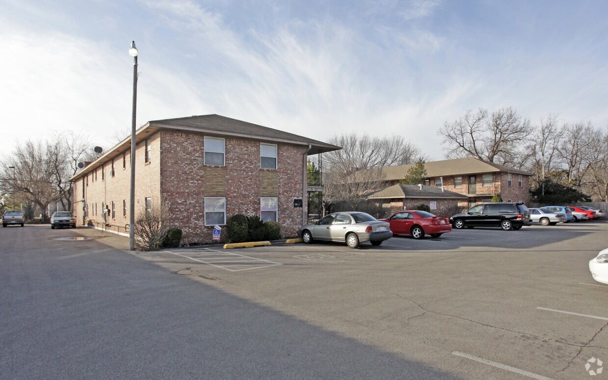 Primary Photo - 5908-5912 NW 41st St
