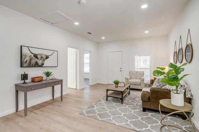 Foto del edificio - Spacious beautifully designed 3-bed and 2-...