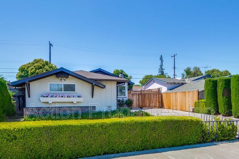 Primary Photo - 3160 Machado Ave