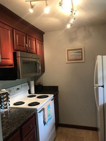 Cocina de galera - 710 Main St