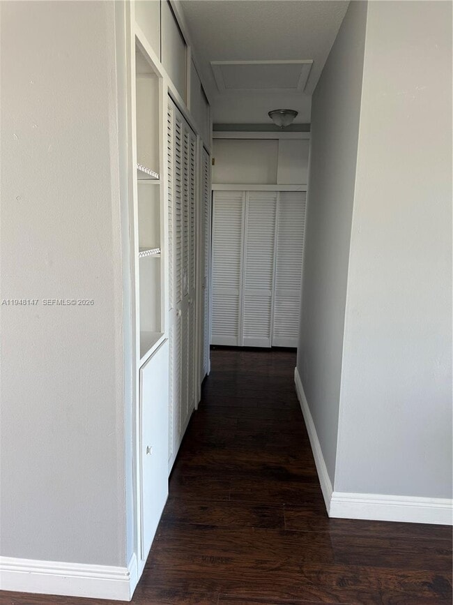 Foto del edificio - 1021 Crystal Lake Dr