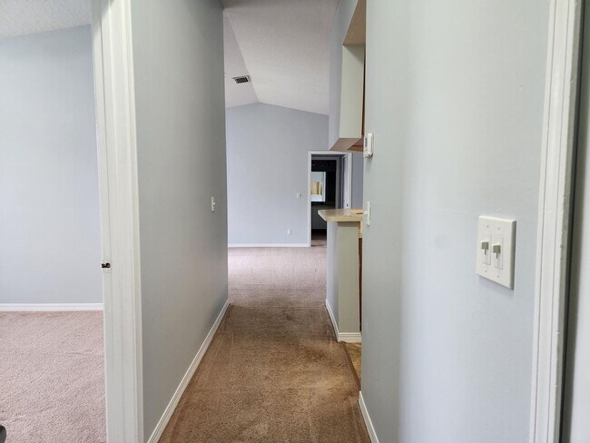 Foto del edificio - 7667 N Wickham Rd #1018