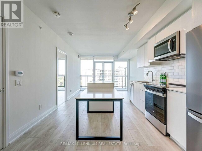 Building Photo - 1461 Lawrence Ave W