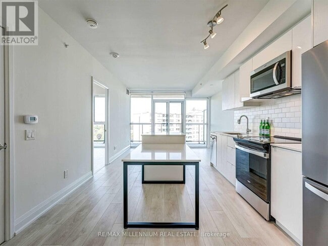 Photo du bâtiment - 1461 Lawrence Ave W